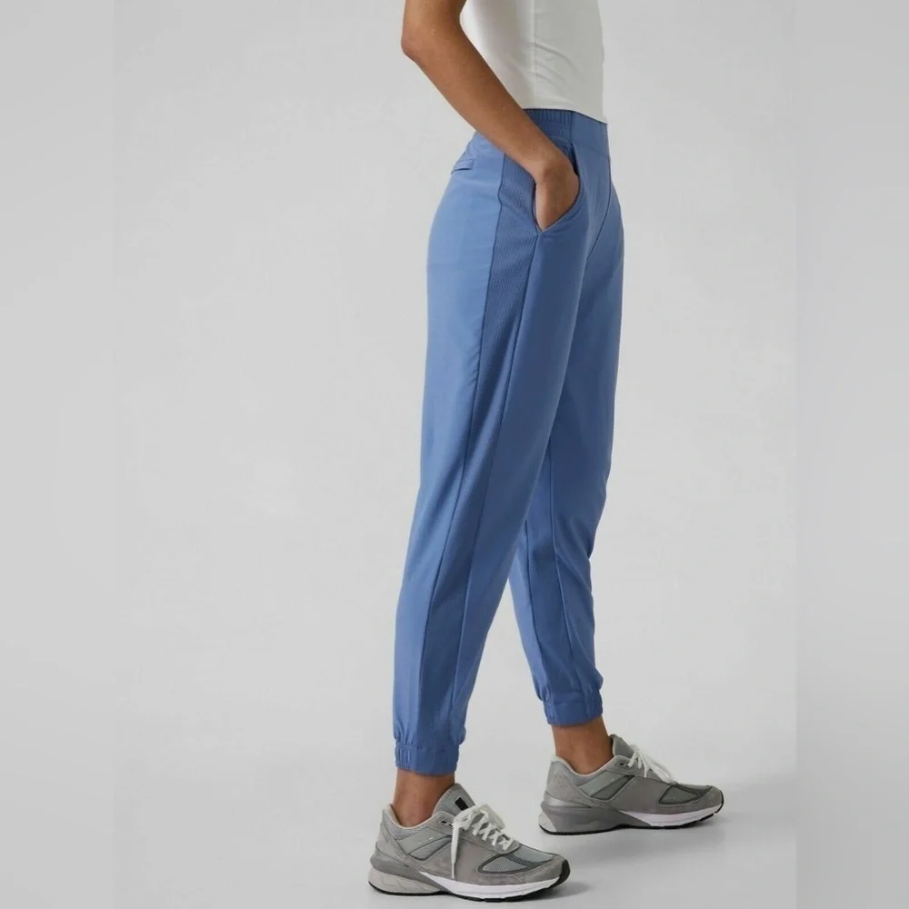 Athleta Brooklyn Jogger‎ in Cottage Blue 6 Petite
